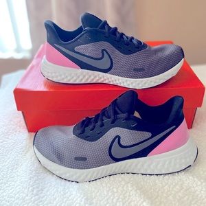 Women’s Nike Revolution 5